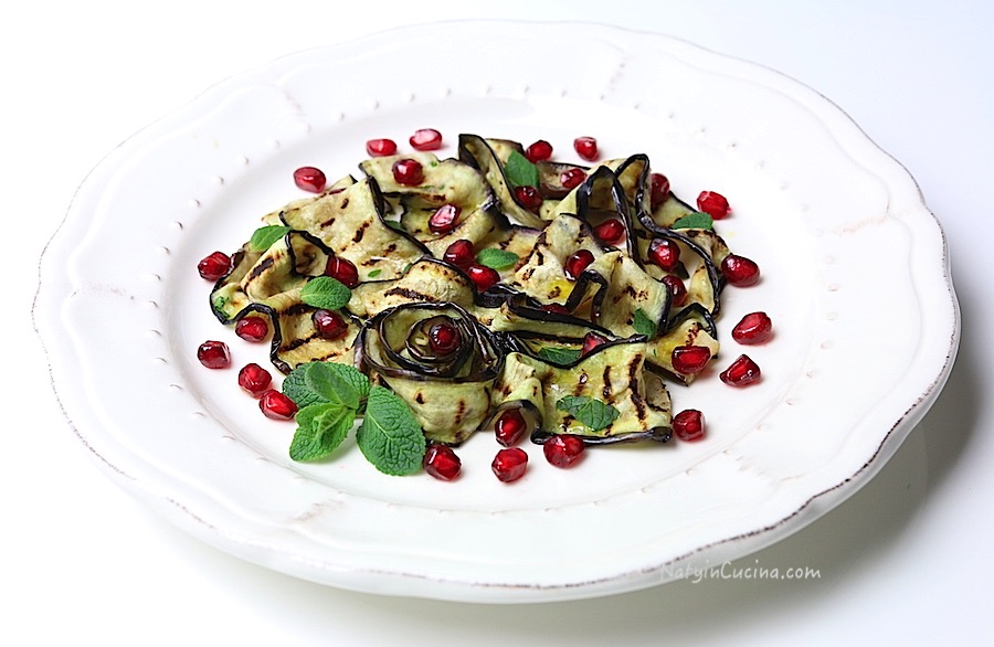 melanzane grigliate condite con menta e melograno