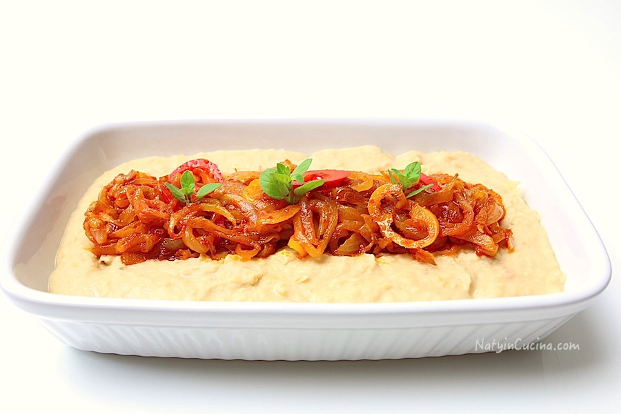 fagioli cannellini con tahini,e cipolla caramellata