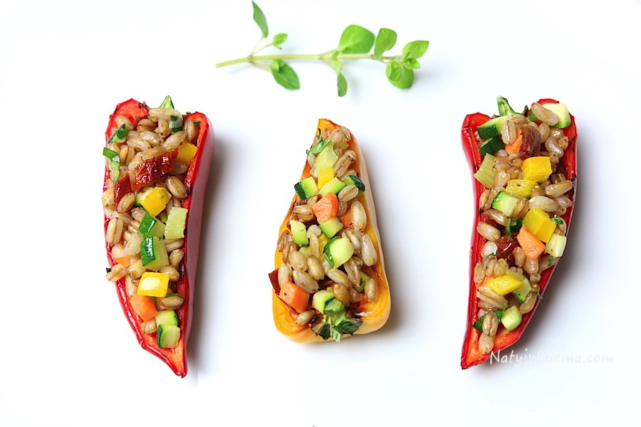 peperoni ripieni al farro con zucchine,carote,pomodori secchi